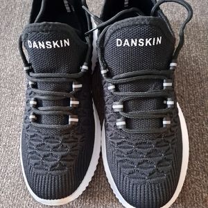 DANSKIN  GYM SHOES